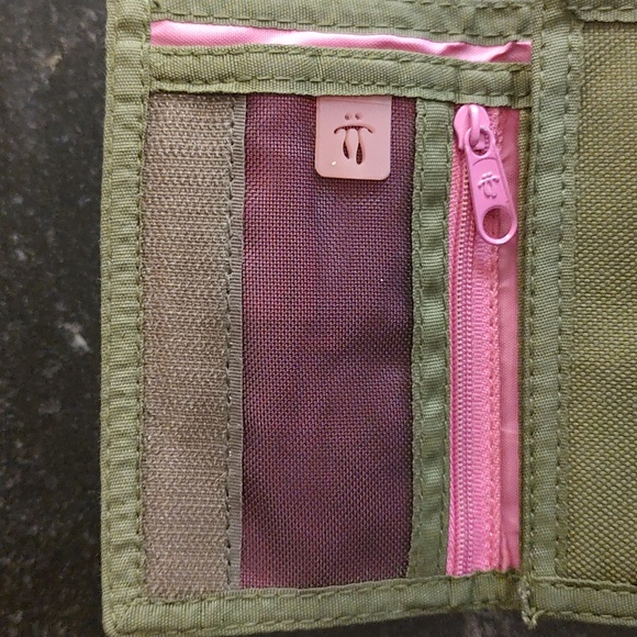 Totto Trifold Wallet Green Floral Gently used - Picture 9 of 9